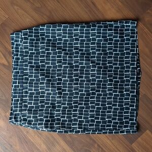 Ann Taylor Black and White Block Lined Skirt Size 8